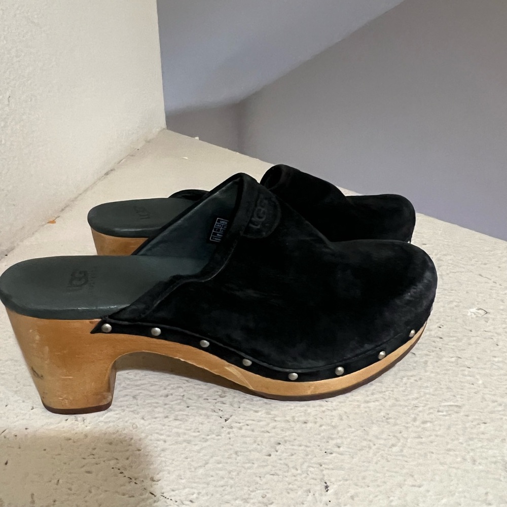 Ugg studded suede black Y2K clogs. Size 7